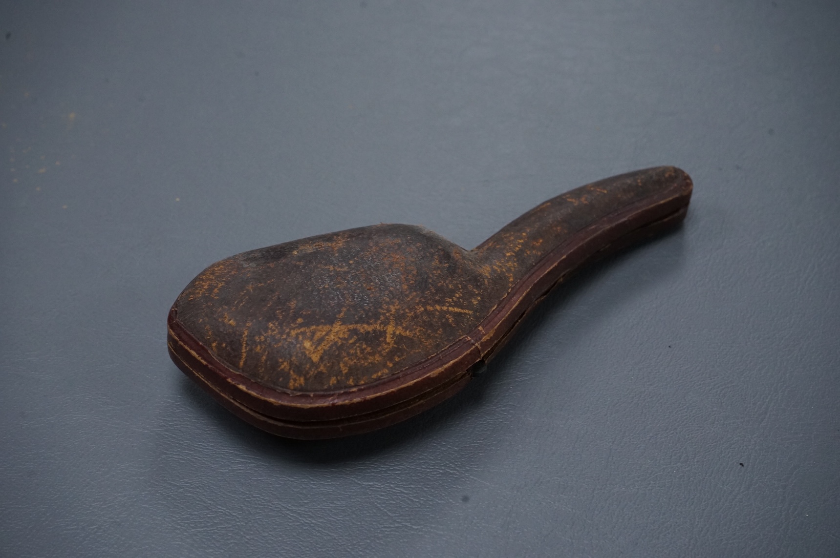 A carved meerschaum pipe, in case, pipe 14cm long.